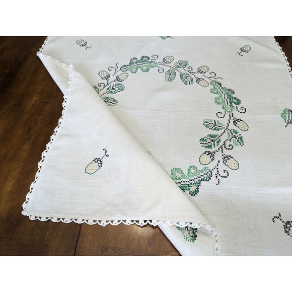 Vintage Linen Hand Embroidered Crocheted edge square tablecloth & napkins 33x34" - Picture 5 of 11